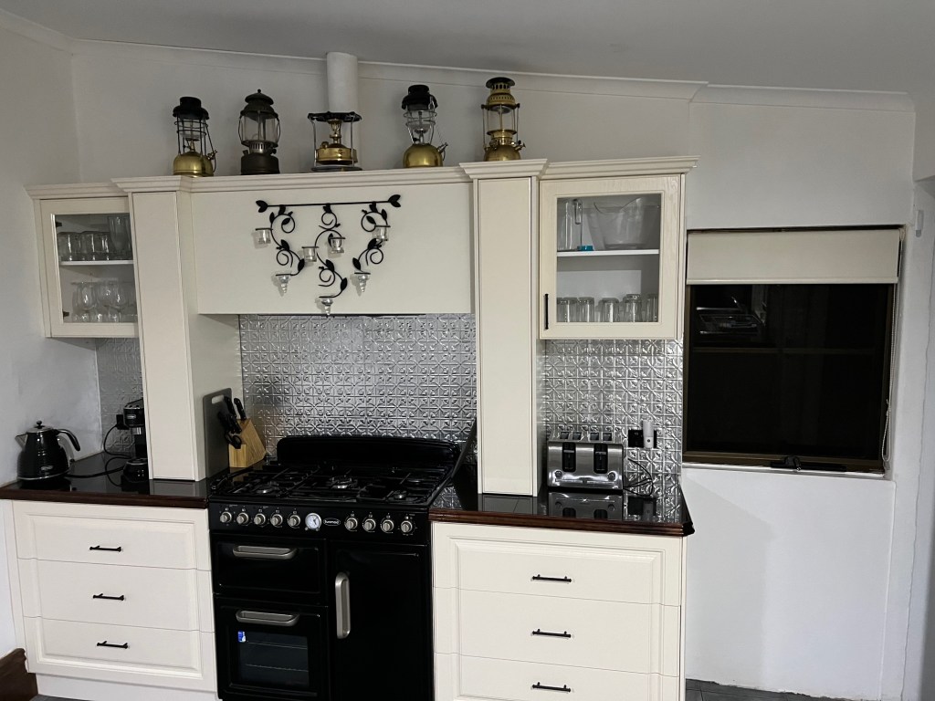 full kitchen in Tailem Bend accommodation